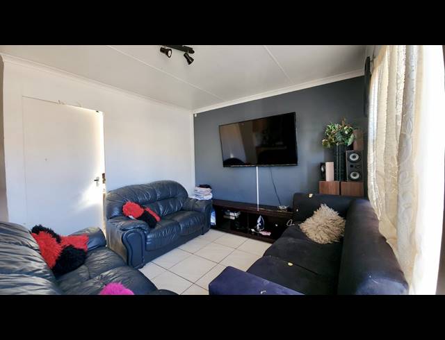 3 BEDROOM HOUSE TO LET IN RUYTERWACHT